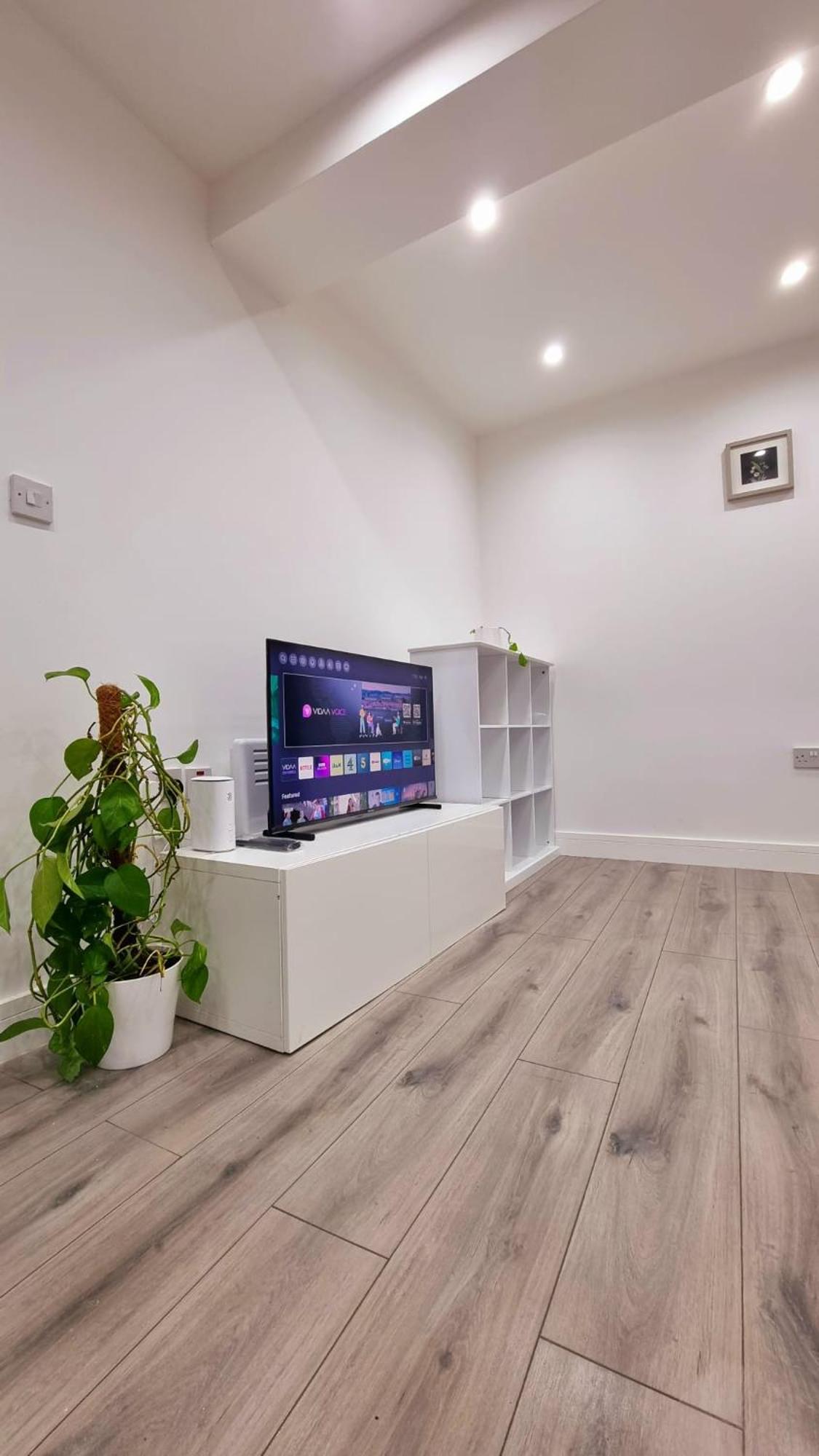Brand New Flat Close To Turnpike Lane Tube Station Лондон Экстерьер фото